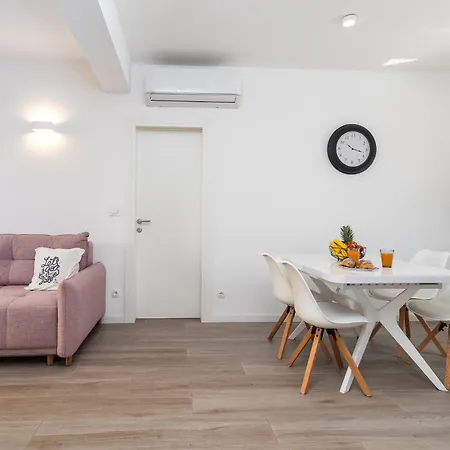 Apartment Roos *