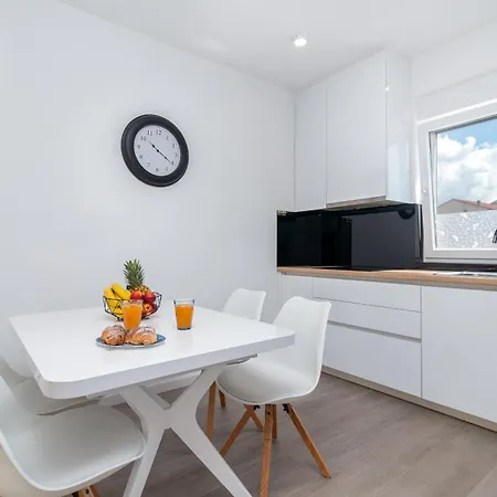 Roos Apartment